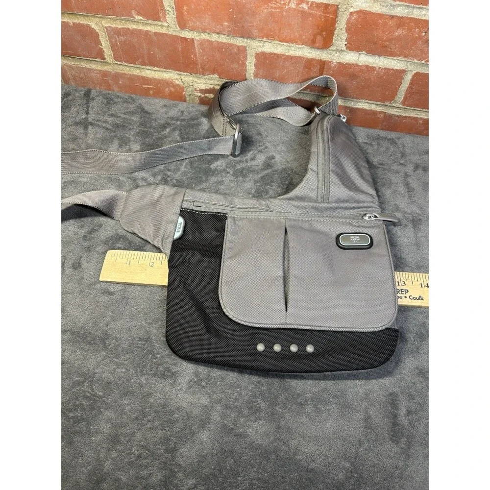 Tumi 5135GRN Should Bag Cross Body Bag Nylon Zipper Pockets Adjustable Strap